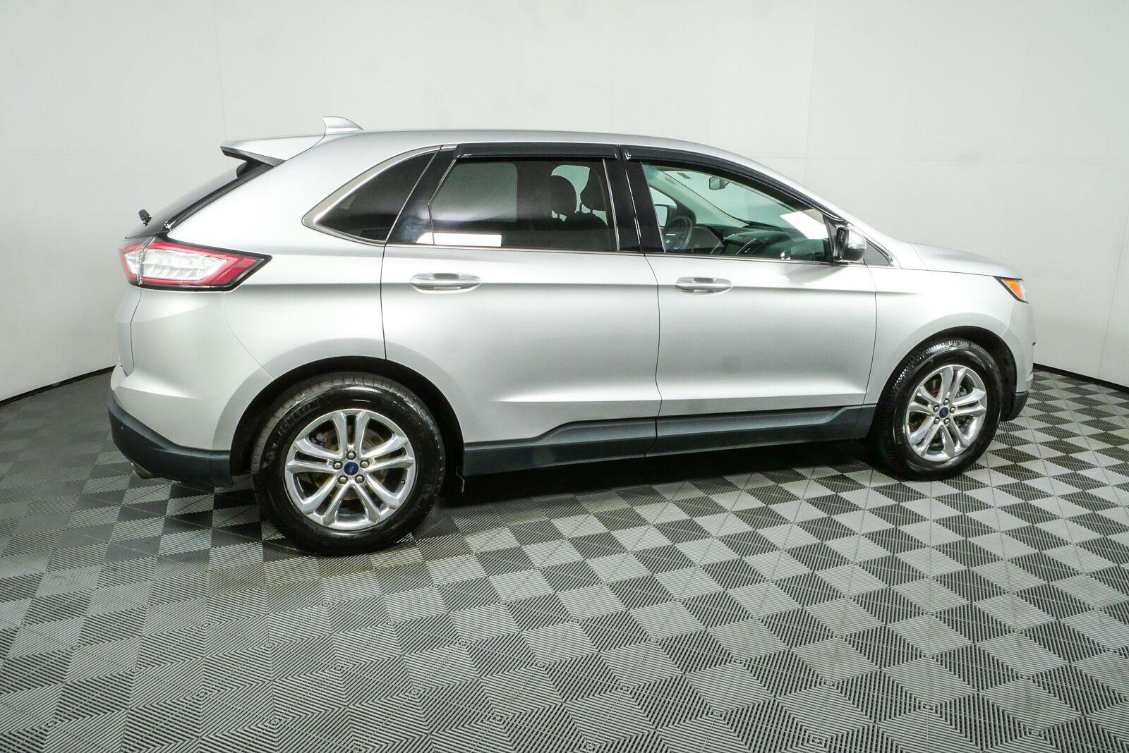 Used 2015 Ford Edge SEL w/ Equipment Group 201A FWD image 2