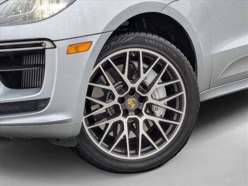 Used 2020 Porsche Macan Turbo image 23