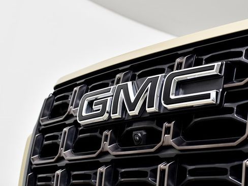 Used 2024 GMC Canyon AT4X image 4