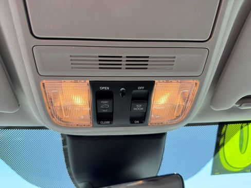 Used 2025 Honda Odyssey Touring image 27