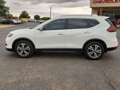 Used 2020 Nissan Rogue SV w/ Premium Package FWD image 2