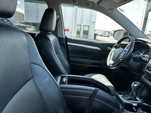 Used 2019 Toyota Highlander XLE AWD/4WD image 13