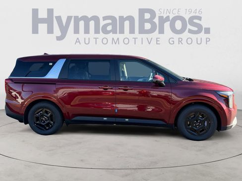 New 2026 Kia Carnival FWD image 2