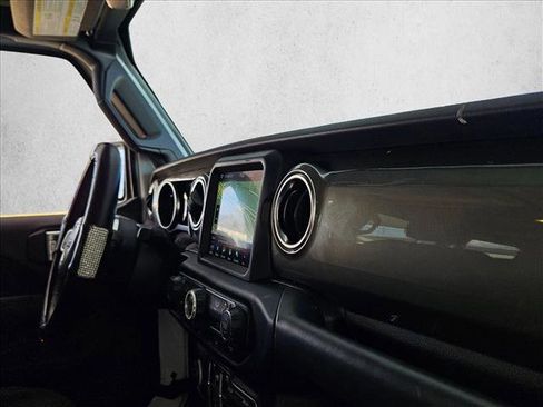 Used 2019 Jeep Wrangler Unlimited Sahara image 23