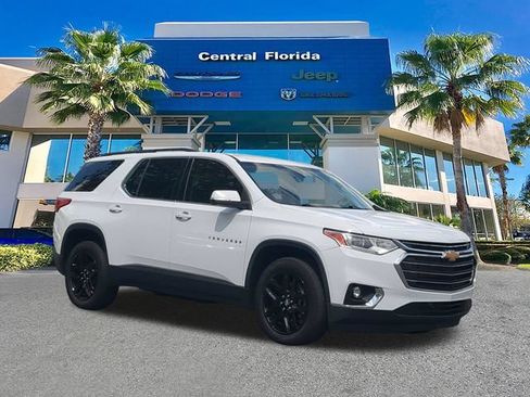 Used 2021 Chevrolet Traverse LT FWD image 2