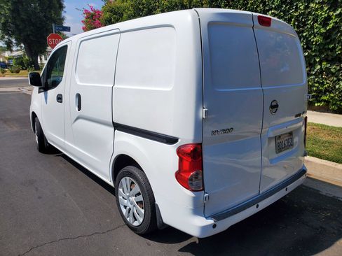 Used 2017 Nissan NV200 SV w/ Technology Package image 3