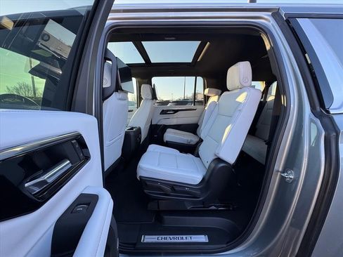 New 2025 Chevrolet Suburban Premier image 9