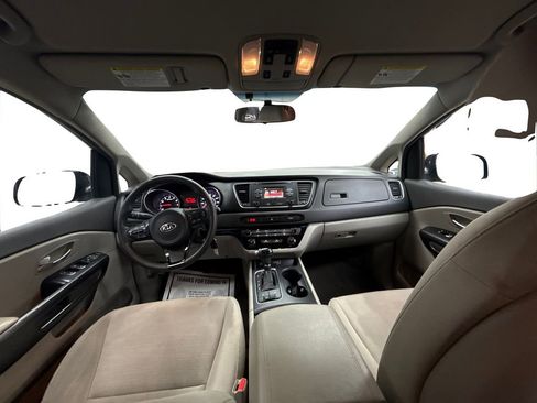 Used 2015 Kia Sedona LX w/ LX Convenience Package image 17
