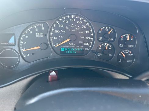 Used 2002 Chevrolet Suburban LT image 37