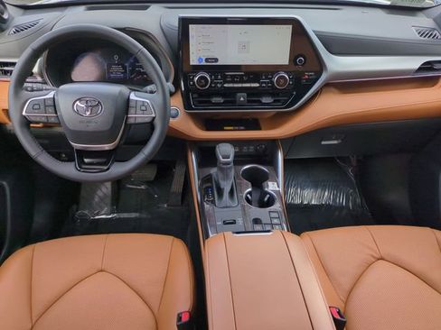 New 2026 Toyota Highlander Platinum image 26
