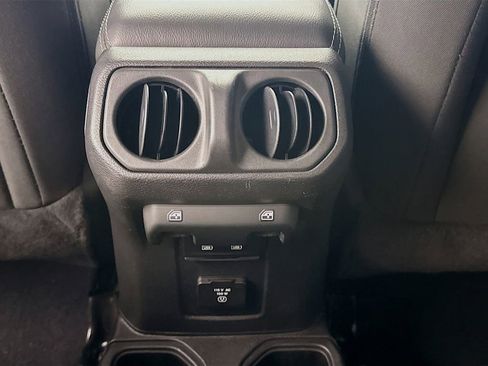 Used 2022 Jeep Wrangler Unlimited Sahara AWD/4WD image 31