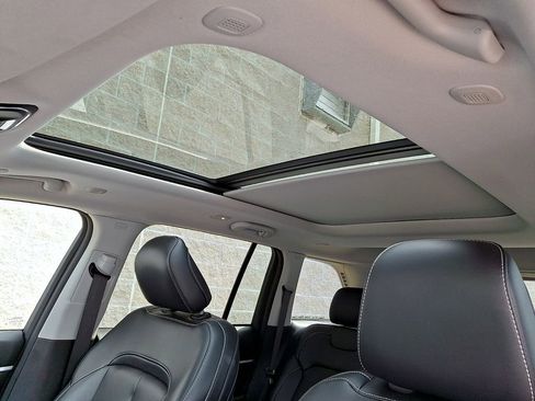 Used 2023 Jeep Grand Cherokee 4WD 4xe image 14