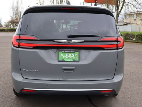 Used 2023 Chrysler Pacifica Touring-L image 5