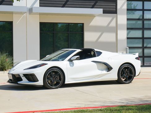 Used 2021 Chevrolet Corvette Stingray Preferred Cpe w/ Z51 Performance Package RWD image 2