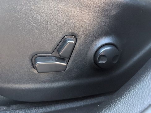 Used 2022 Jeep Cherokee Limited image 21