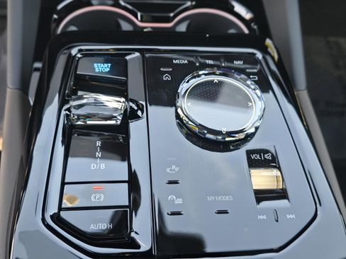 New 2026 BMW i5 eDrive40 image 15