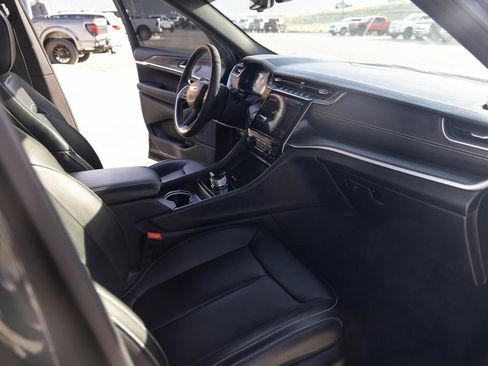 Used 2025 Jeep Grand Cherokee L Limited w/ Luxury Tech Group II image 21