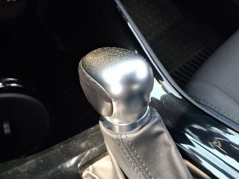 Used 2022 Toyota C-HR XLE FWD image 14