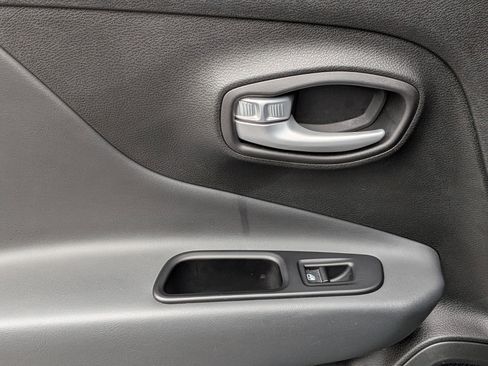 Used 2023 Jeep Renegade Limited w/ Limited Elite Group image 27