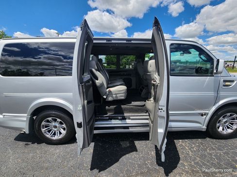Used 2020 Chevrolet Express 2500 w/ Enhanced Convenience Package RWD image 53