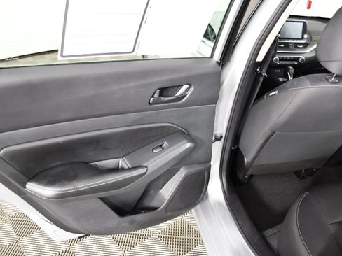 Used 2024 Nissan Altima 2.5 SV FWD image 46