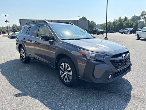Used 2025 Subaru Outback Premium AWD/4WD image 11