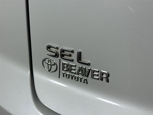 Used 2024 Volkswagen Atlas Cross Sport SEL R-Line AWD/4WD image 15
