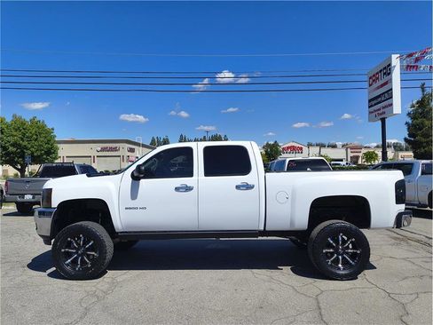 Used 2011 Chevrolet Silverado 2500 LT w/ Interior Plus Package image 17