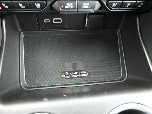 Used 2023 Chevrolet Tahoe High Country image 18