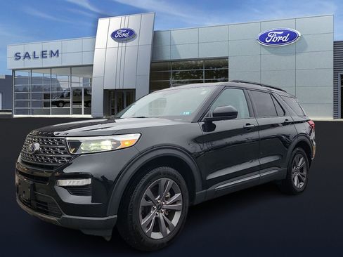 Used 2023 Ford Explorer XLT w/ Equipment Group 202A image 7