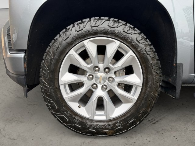 Used 2020 Chevrolet Silverado 1500 Custom w/ Custom Value Package AWD/4WD image 9