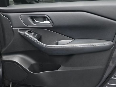 Used 2024 Nissan Rogue SV image 34