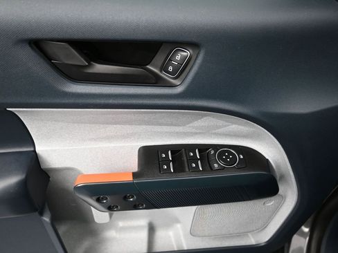 Certified 2023 Ford Maverick XLT image 12