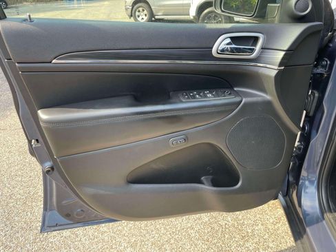 Used 2020 Jeep Grand Cherokee Limited AWD/4WD image 16