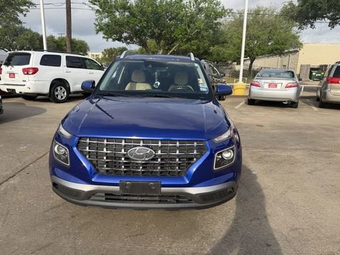 Used 2020 Hyundai Venue SEL w/ Convenience + Premium Package image 2