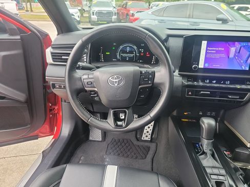 Used 2025 Toyota Camry SE w/ Convenience Package FWD image 16
