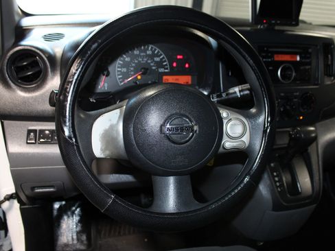 Used 2015 Nissan NV200 SV FWD image 9