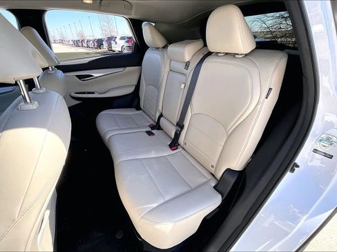 Used 2021 INFINITI QX50 Luxe image 32