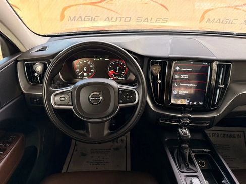 Used 2018 Volvo XC60 T6 Momentum w/ Vision Package image 32