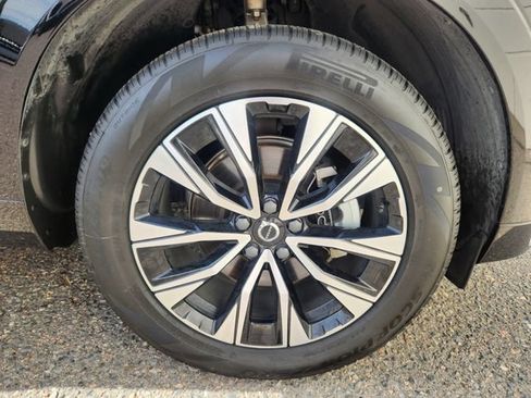 Certified 2025 Volvo XC60 B5 Plus AWD/4WD image 20