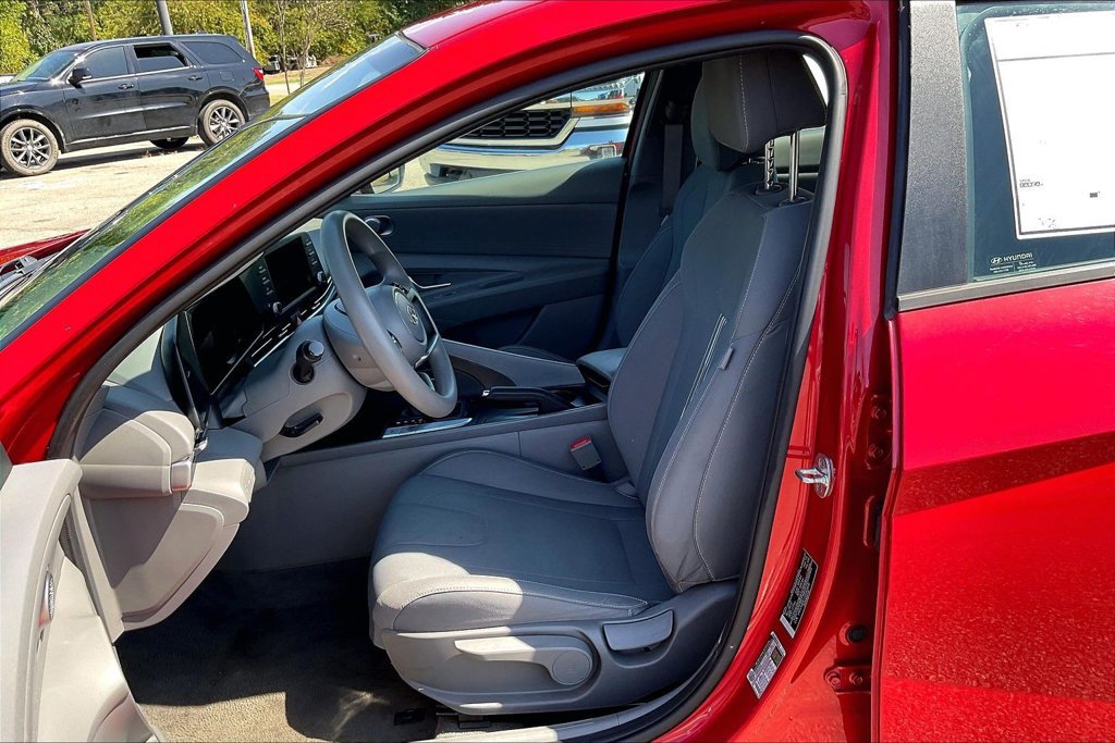 Used 2023 Hyundai Elantra SEL FWD image 25