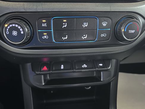 Used 2020 Chevrolet Colorado LT AWD/4WD image 40