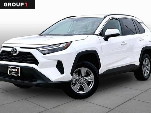 Used 2025 Toyota RAV4 XLE FWD image 1