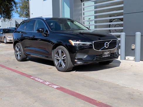 Used 2021 Volvo XC60 T5 Momentum image 2