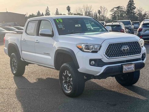 Used 2019 Toyota Tacoma SR5 image 5