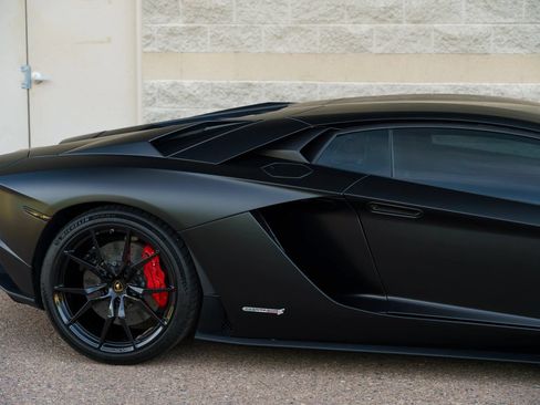 Used 2017 Lamborghini Aventador S AWD/4WD image 46