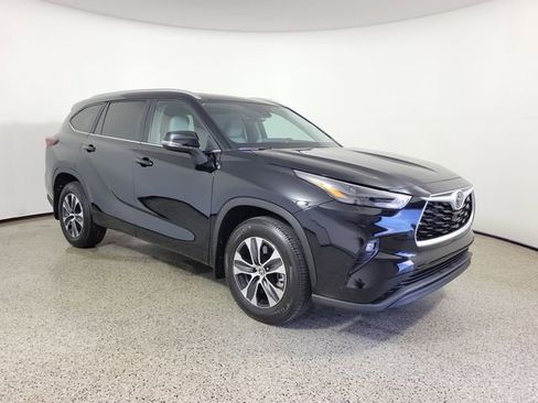 Used 2026 Toyota Highlander XLE AWD/4WD image 4