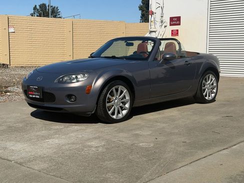 Used 2006 MAZDA MX-5 Miata Grand Touring w/ Premium Pkg RWD image 3