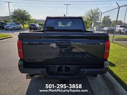 Used 2025 Toyota Tacoma TRD Sport AWD/4WD image 10