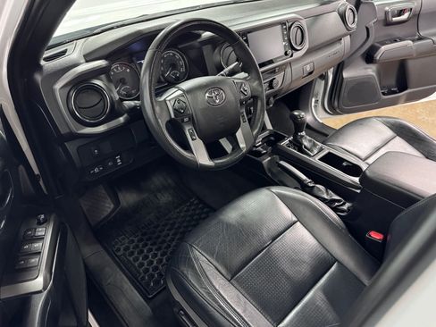 Used 2021 Toyota Tacoma TRD Sport image 18